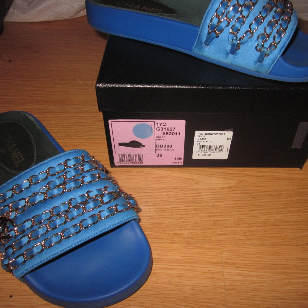 CHANEL Tropiconic Slides